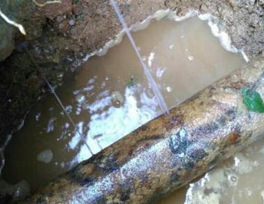 濉溪楼顶渗水维修公司分享下地暖漏水的原因及检测方法。